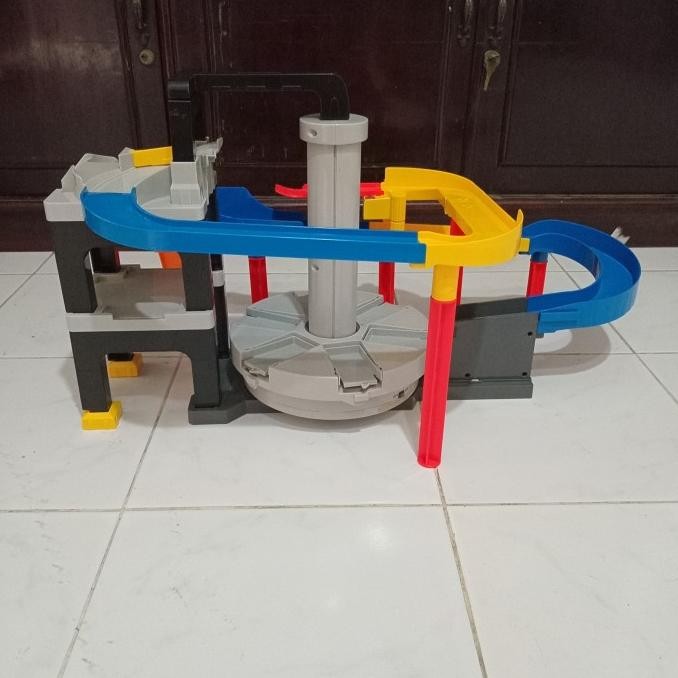 tomica cars disney pixar action course rotating track