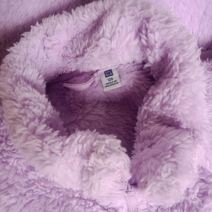 Jaket bulu sherpa anak unisex dari Uniqlo MM