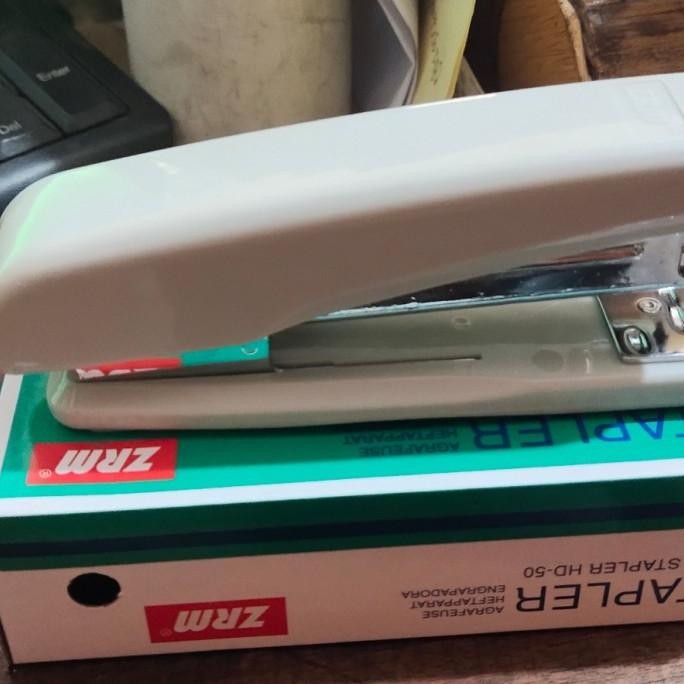 

ready Staples HD 50 Max murah