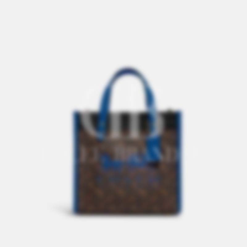 Field Tote 22 With Horse And Carriage Print And Carriage Badge (C 8456)