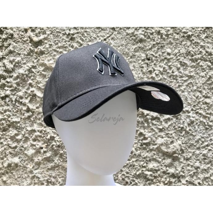 Topi New Era 9Forty K-Frame New York Yankees Silver Outline Black Cap