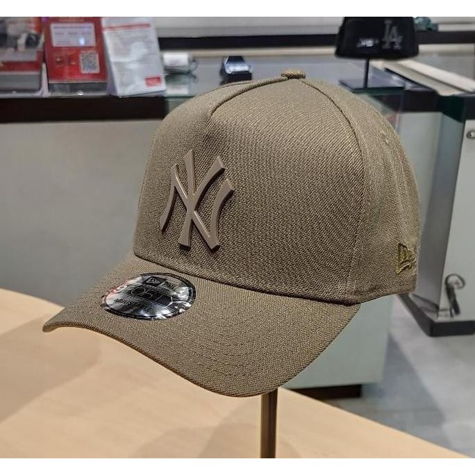 Topi New Era 9Forty AF New York Yankees Metal Matte Badge Olive Cap 100% Original Resmi