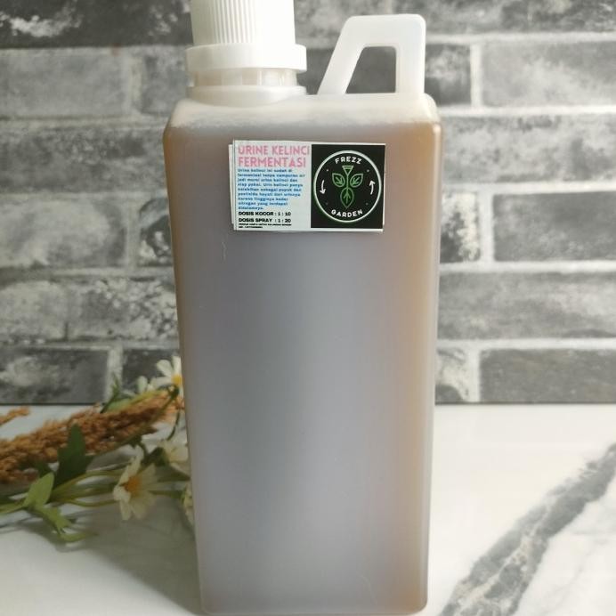 

Terlaris Pupuk Organik Cair Urine Kelinci Fermentasi Kemasan 1 Liter