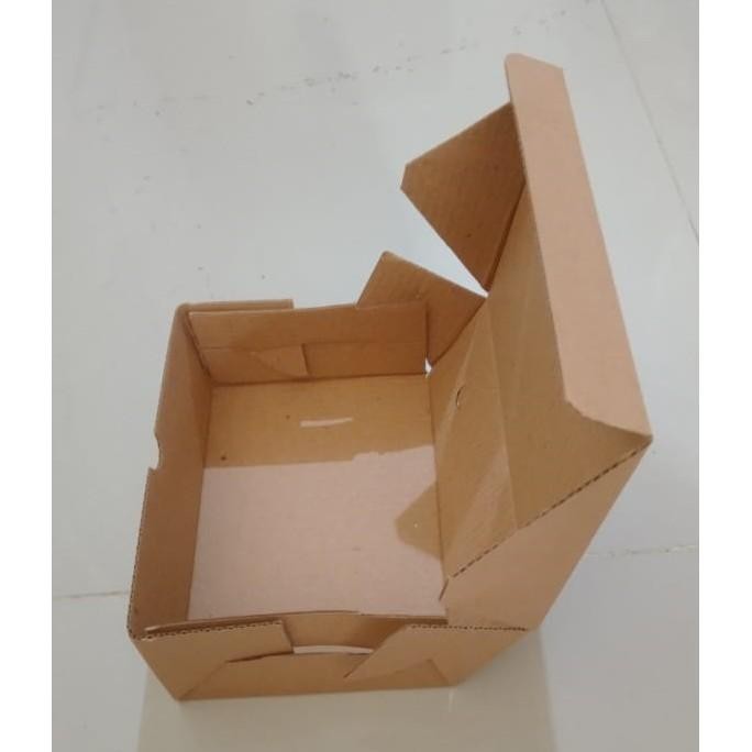 

Kotak Kardus Box Packing Tanpa Isolasi Staples Size P 23 X L 15 X T 6 Cm