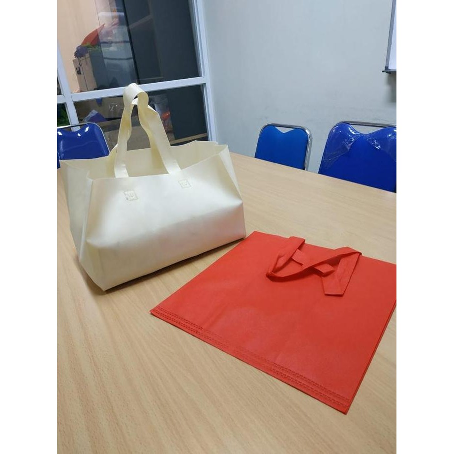 

SIAP KIRIM TAS SPUNBOND GOODIE BAG BOX 33,5X33X21 |TAS KOTAK UNTUK HOLLAND BAKERY
