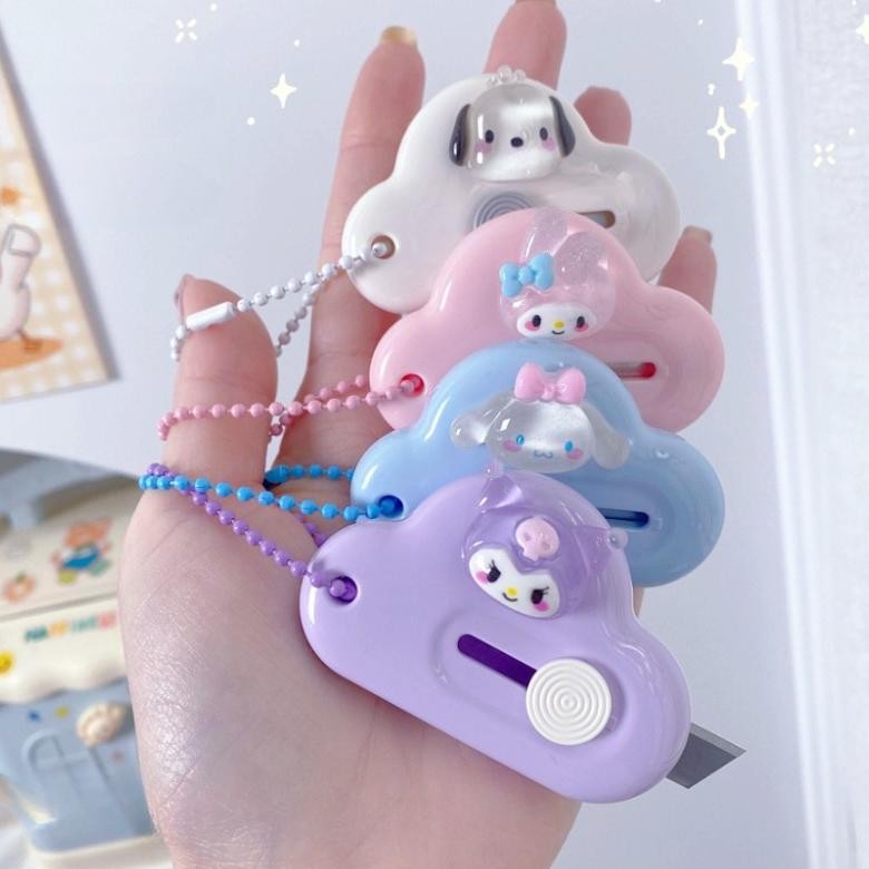 

Ready Cutter Mini Pisau Kecil Pemotong Kertas Sanrio Awan Cinnamon Roll Kuromi Melody Lucu Gantungan