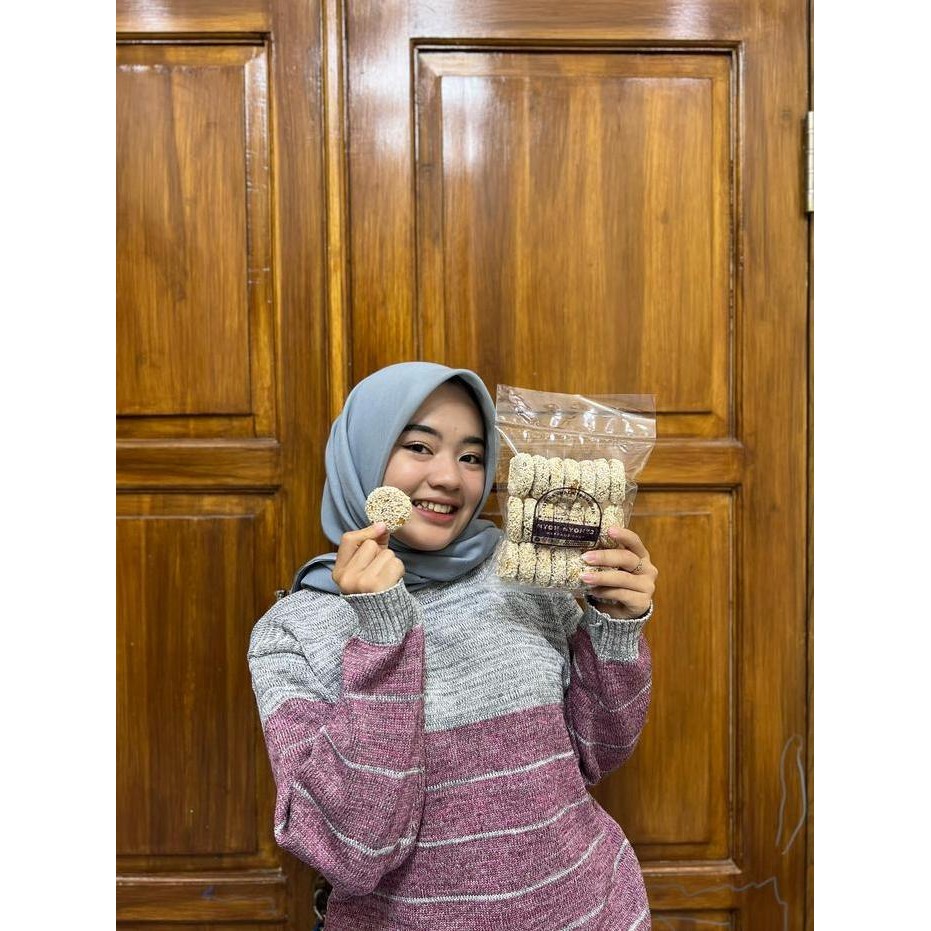 

Terlaris Kue Marie Wijen Rasa Durian 250Gr & 500Gr