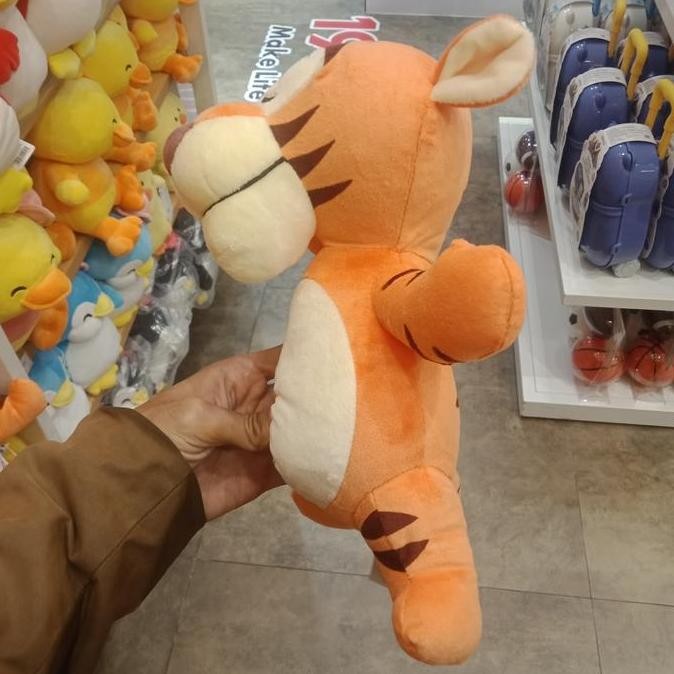 Boneka Tigger Posisi Berdiri - MINISO Tigger Standing Plush Toy