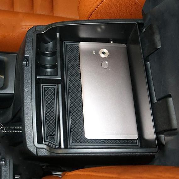 // Armrest Storage Box Center Innova Reborn / Venturer 2016 - Up