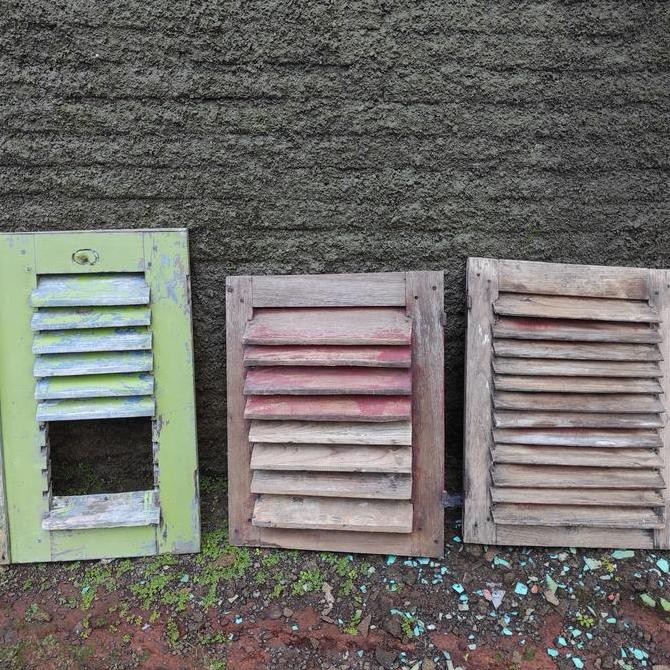 Miliki Hiasan Dinding Jendela Kuno Kayu