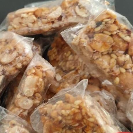 

Terlaris Jual Enting Enting Kacang,Geti Kacang Wijen,Perpaket Isi30 Bungkus