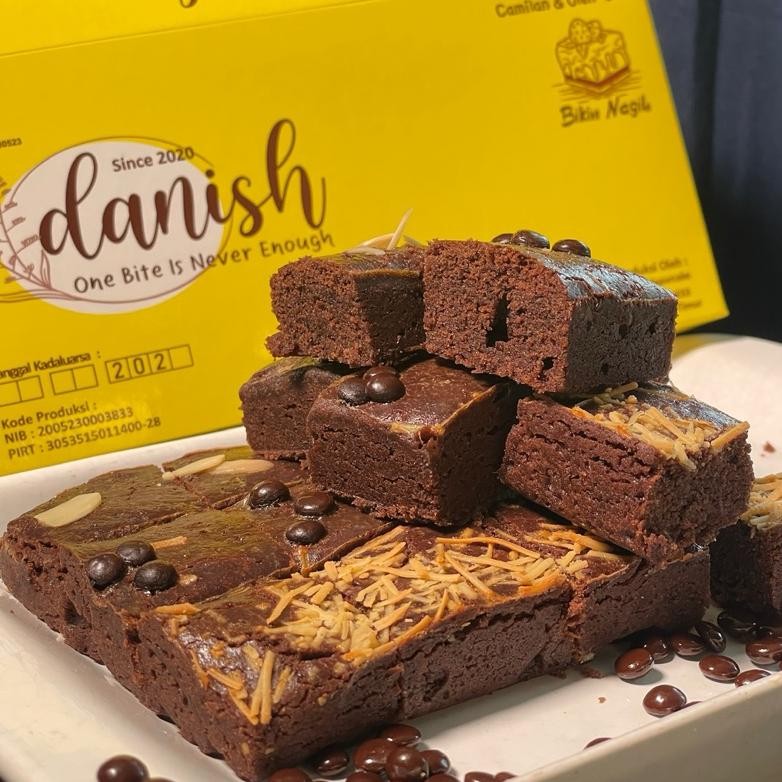 

Danish Lekker Holland Coklat / Boterkoek 20x10 Panggang Wangi Butter Rasa Coklat by danishdapurcake nUg