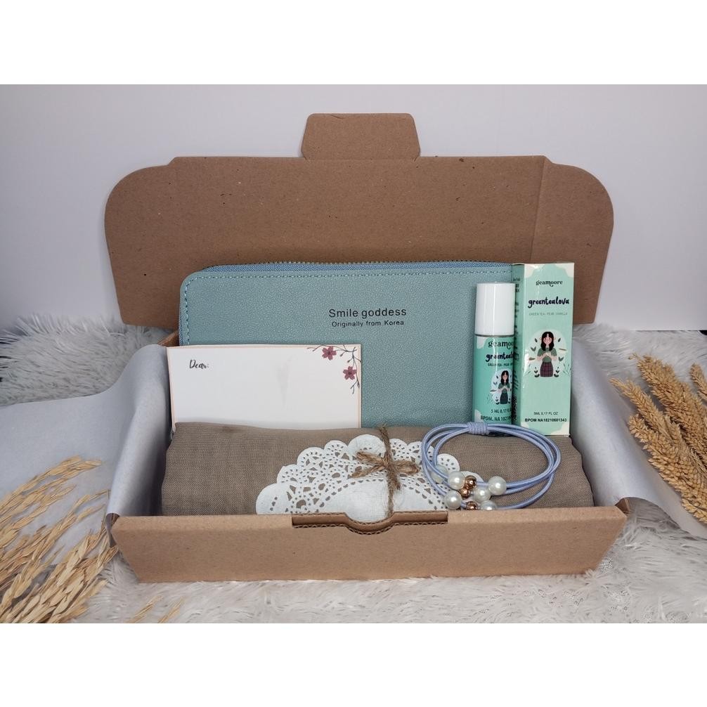 

Hampers kado ulang tahun, wisuda, anniversary, pernikahan, hari guru, hari ibu dll nUg