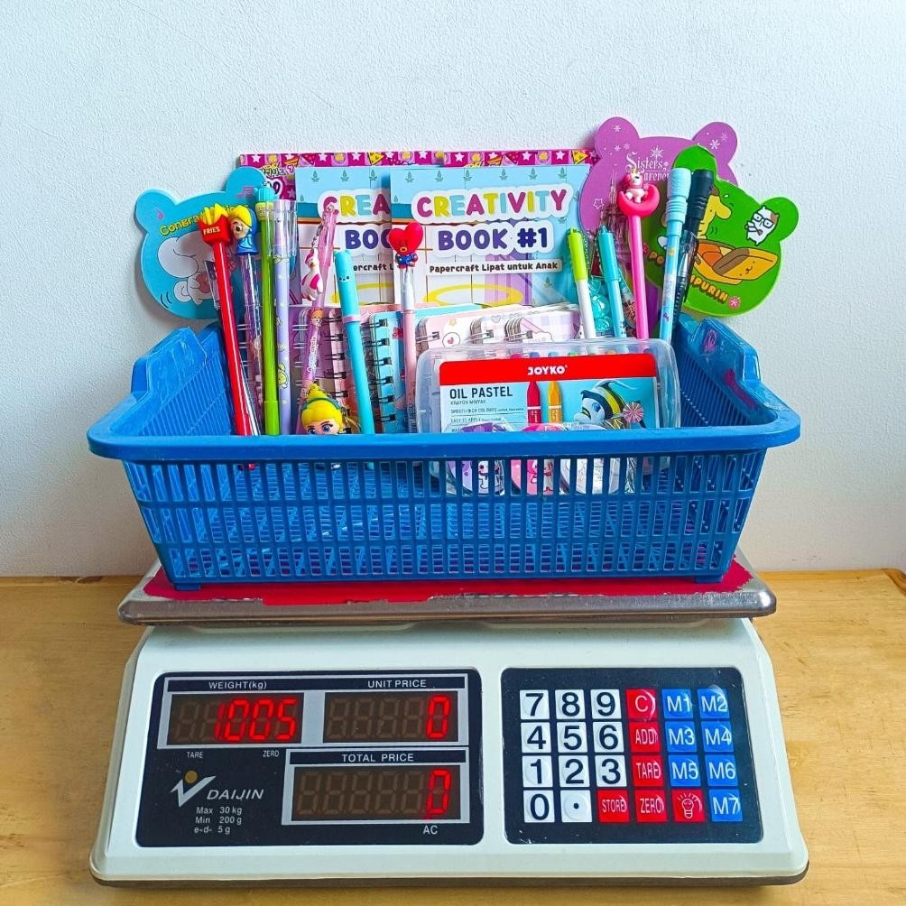 

RB ALAT TULIS 1 KILOGRAM ALAT TULIS LUCU IMUT WARNA WARNI (DAPAT BONUS)