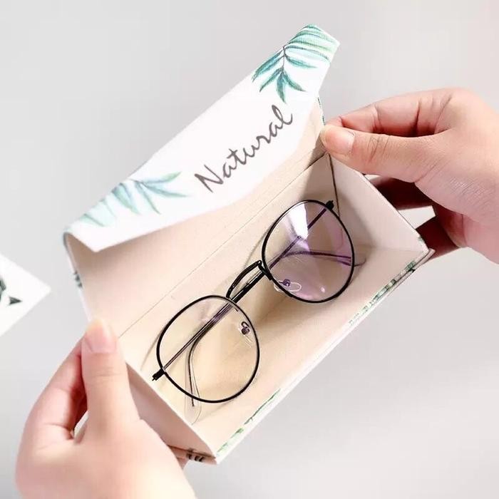 Outiva- Tempat Kacamata Model Prisma / Hardcase Kacamata