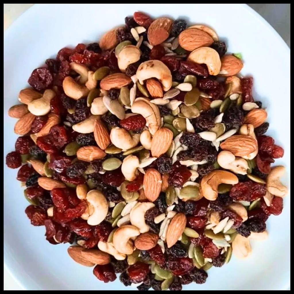 

TRAIL MIX SAFIYA 600 GRAM | WITH ALMOND METE NUT SEED DRIED FRUIT CEMILAN SEHAT DIET