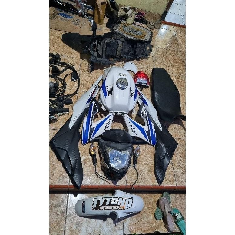 BODY FULLSET TANGKI JOK HEADLAMP SPAKBOR OLD CB150R CB 150R CB 150 R CB150 R  K15 2013 2014 2015