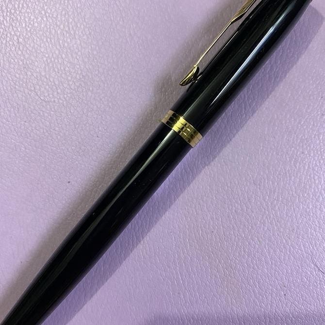 

Pulpen Parker IM Roller Ball Black LQ GT Original ( Klip Emas ) Kualitas Original