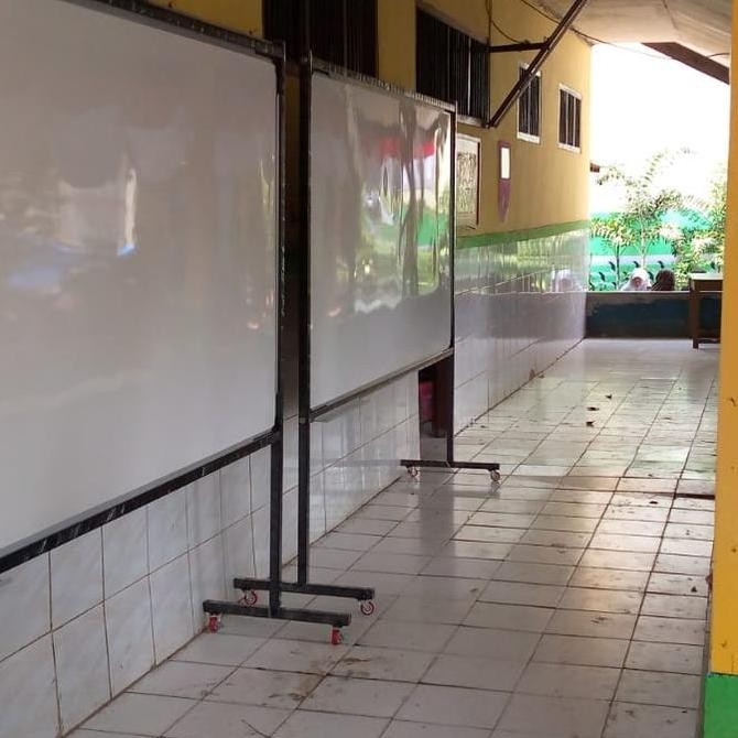 

whiteboard/Papan Tulis standing 120x240 hpl gampang di hapus . Kualitas Original