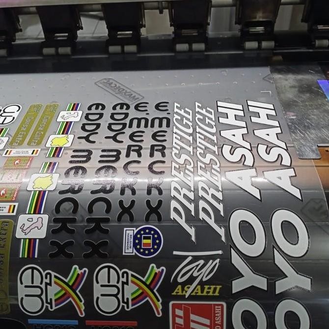 

Cetak Stiker TRANSPARAN Super Clear MAXDECAL Tinta UV dan Tinta Putih Kualitas Original