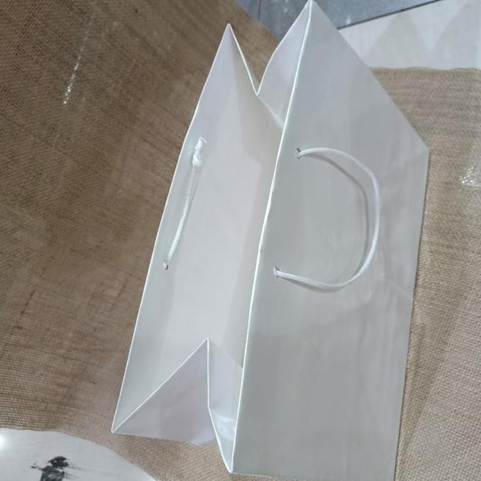 

ready paper bag putih polos landscape isi 12 pcs glosy