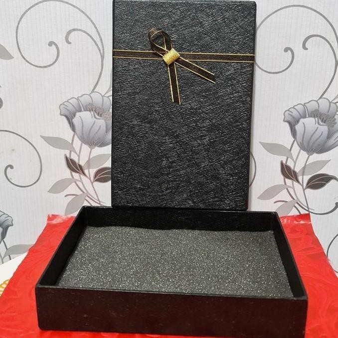 

ready Kotak Kado/Gift Box Exclusive Embos Full Lapisan Busah 1cm Pita Hitam