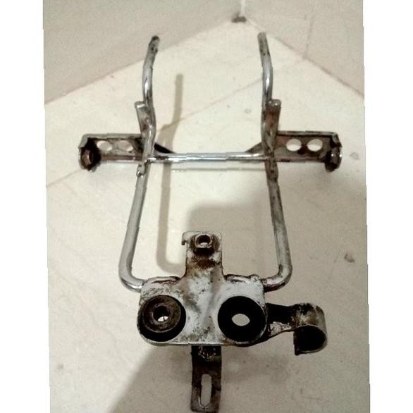 Sparepart dan Aksesoris kendaraan  Breket dudukan Lampu depan Suzuki Satria Fu 150 Thailand. Origina