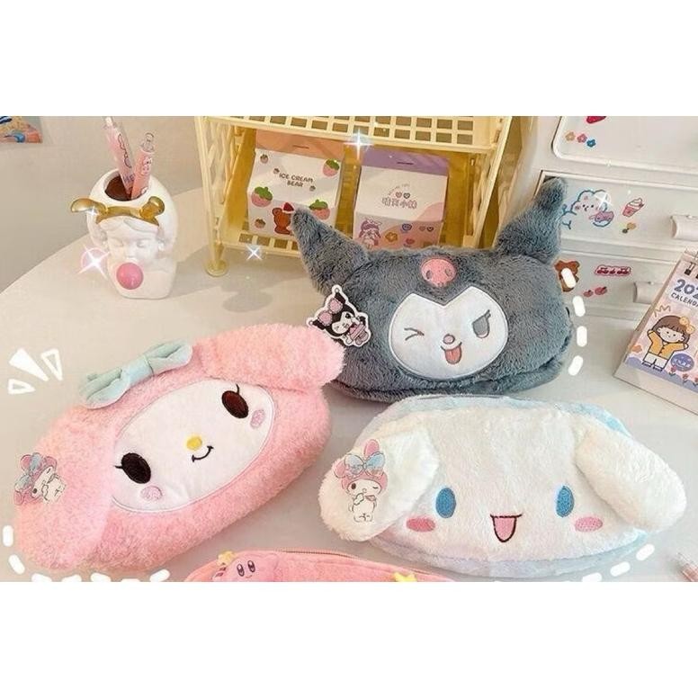 

Kotak Pensil / Tempat Pensil Bulu Sanrio / Cinnamonroll AST