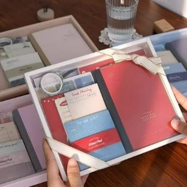 

JOURNAL GIFT SET SCRAPBOOK Lengkap Isi 122 Pcs DAILY EDITION Include Buku + Sticker + Memo + Washi Tape Perlengkapan Journal AST