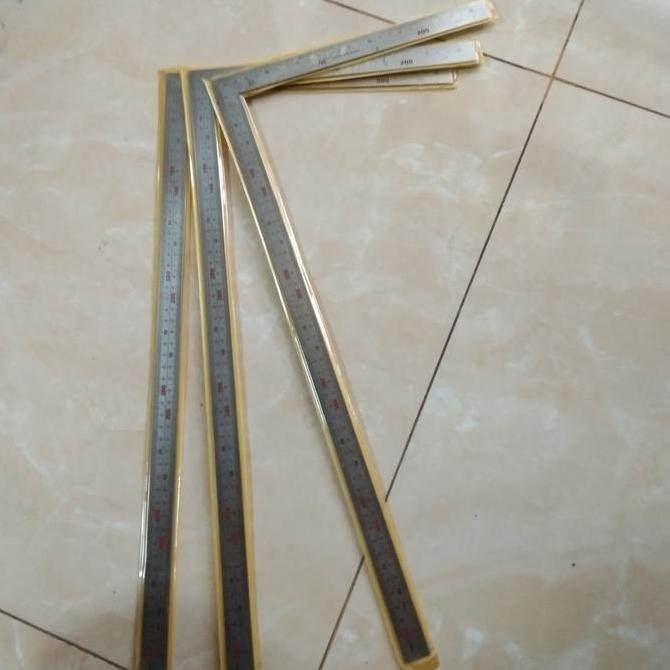 

PENGGARIS SIKU STAINLES STEEL 250 MM X 500 MM penggaris siku pasekon