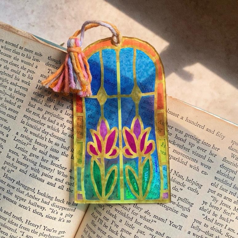 

Pembatas Buku | Luxury Bookmark Acrylic The Vibrant Tulip Garden RB07