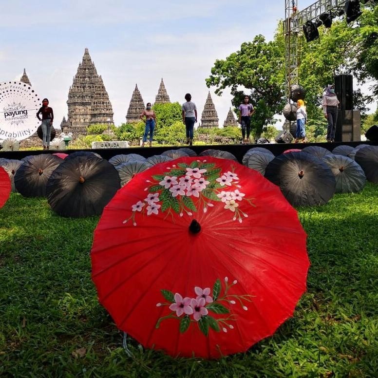 

PAYUNG HIAS / PAINTING KIT / Payung Lukis Diameter 70cm, cat akrilik dreamlineart, kuas nomer 1, palet SV9