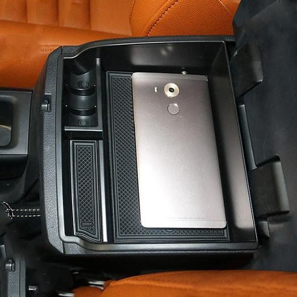 Armrest Storage Box Center Innova Reborn / Venturer 2016 - Up