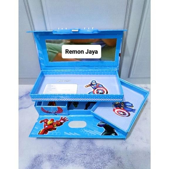 

JH8 Kotak Pensil 3D / tempat Pensil 3 Tingkat / Tempat Pensil Kode dan Koper Motif Cowok