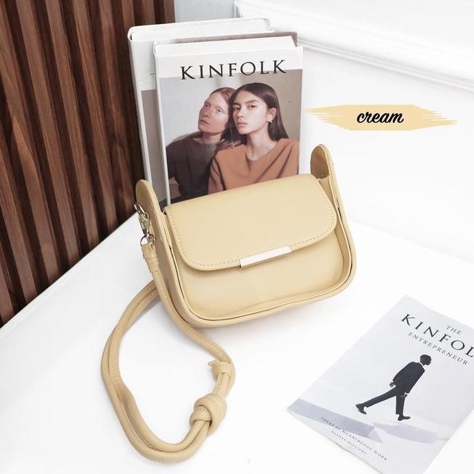 Sling Bag Hana - Tas Selempang Wanita