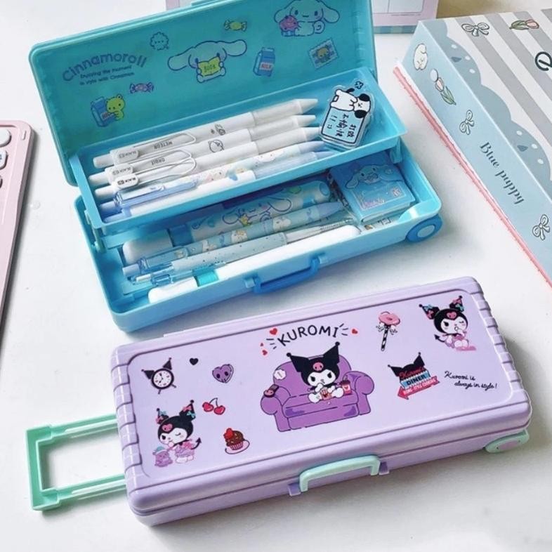 

JH8 KUGOO Kotak Pensil Kuromi Troli Lucu Kotak Alat Tulis Dua Lapis Kuromi Koper Kreativitas Kapasitas Besar Pemodelan Hadiah Alat Tulis Siswa