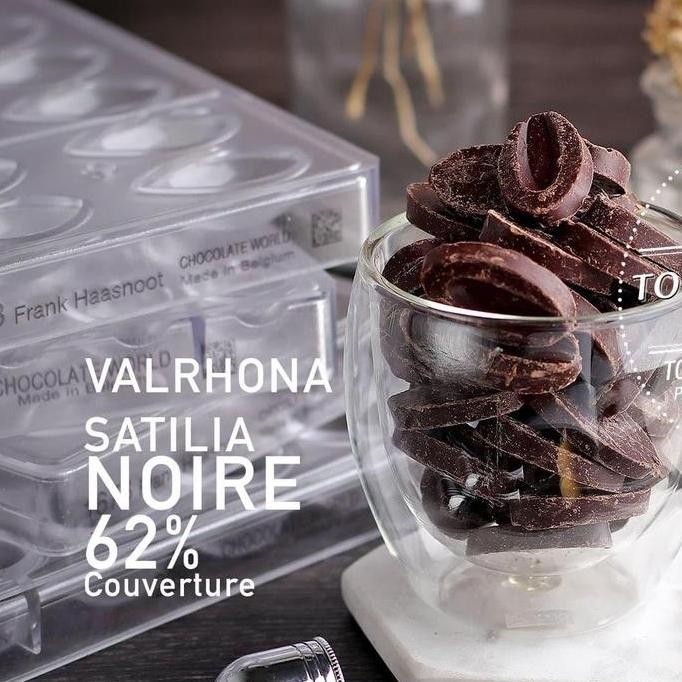 

Valrhona Satilia Noire 62% 1Kg Dark Chocolate Couverture Cokelat Baking Coklat Keping