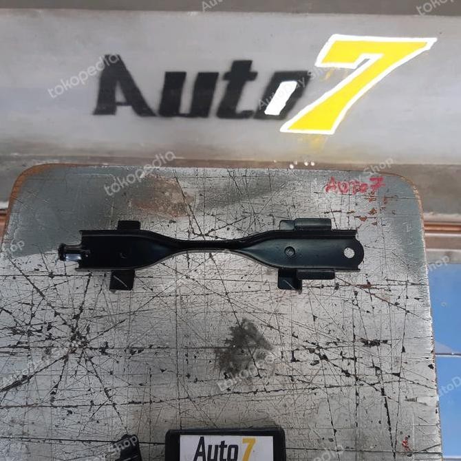 Bracket Aki Toyota Yaris Bakpau Original