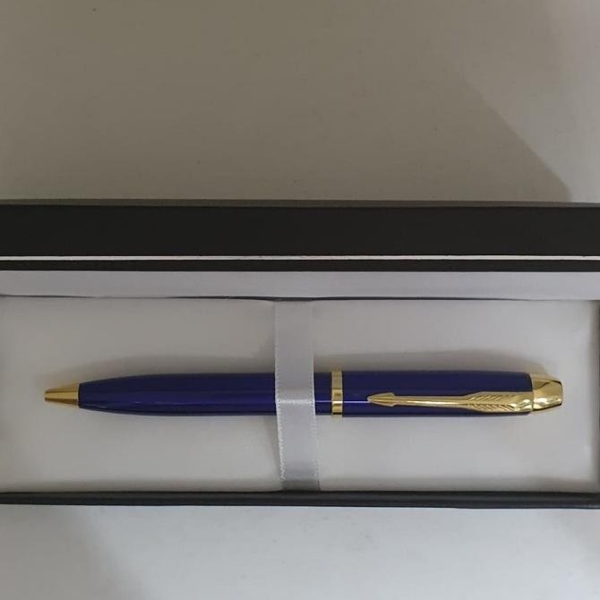 

Pulpen Free Grafir Nama Warna Biru Klip Emas Eksklusif Dengan Box Stok Terbatas