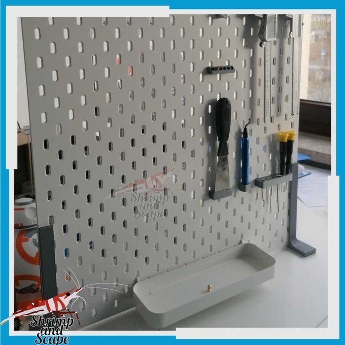 

Pegboard Standing Foot Rak Meja Standing Tanpa Bor Dinding Kaki Wadah