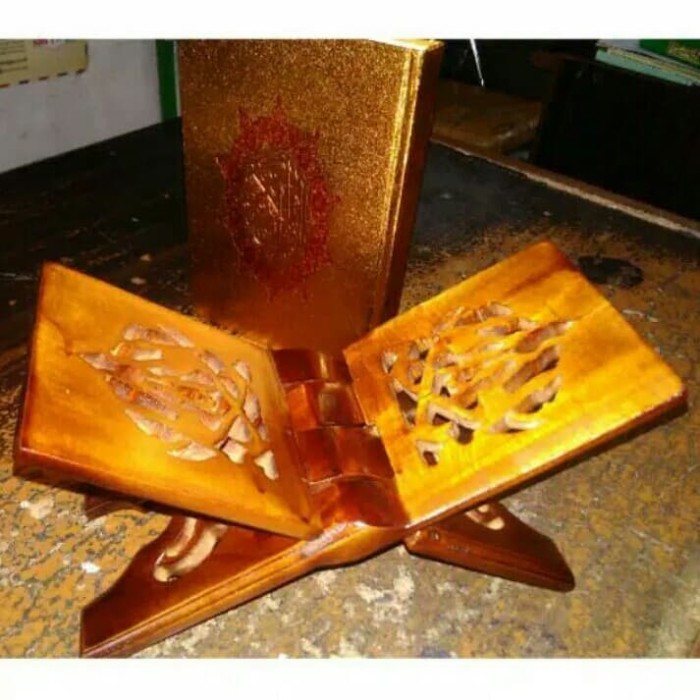 Meja Rekal Lipat Untuk Mengaji Al-Qur'An / Dampar