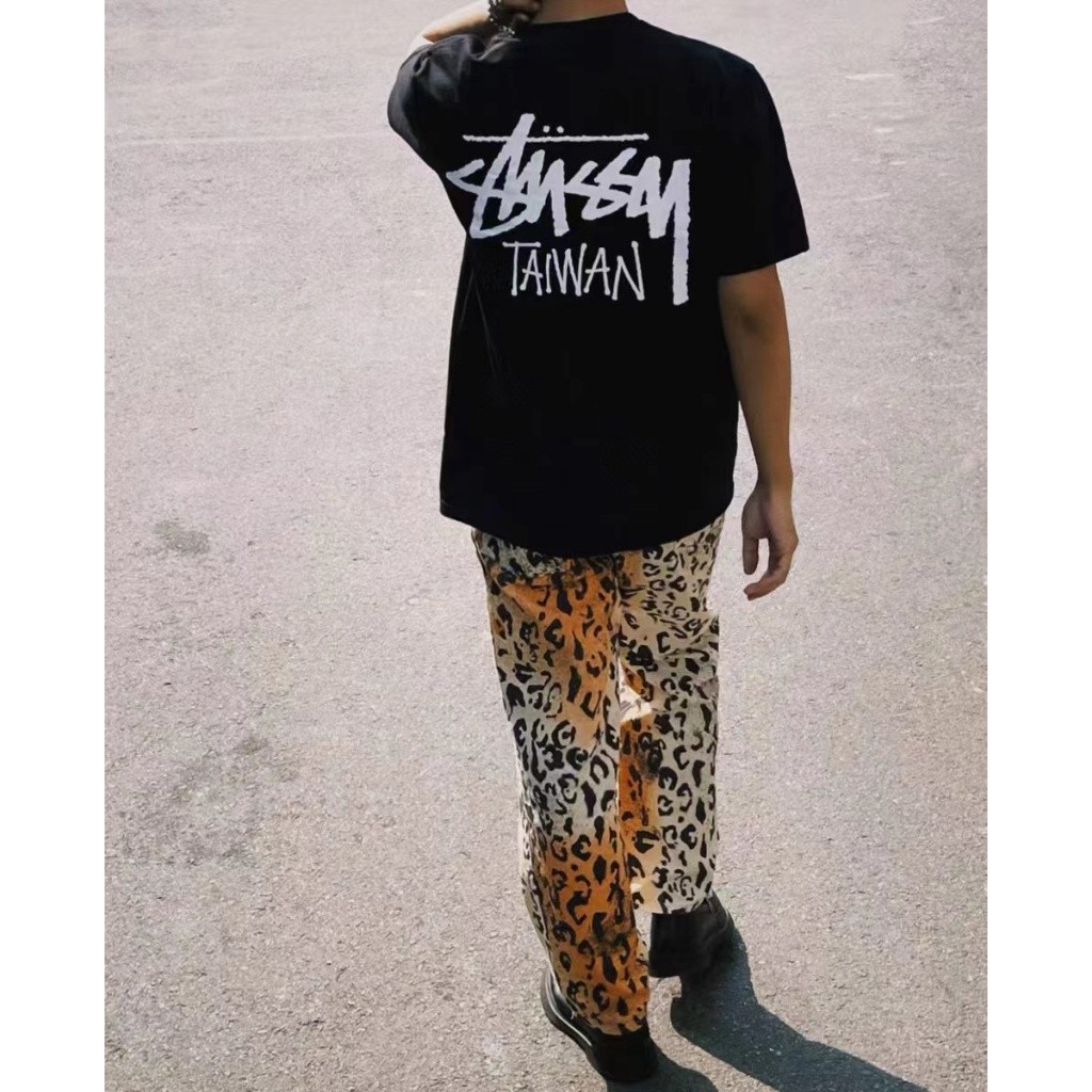 Jeans Lurus Motif Amerika Stussy West Coast Pakaian Kerja Longgar Pria Wanita Pasangan Motif Macan T