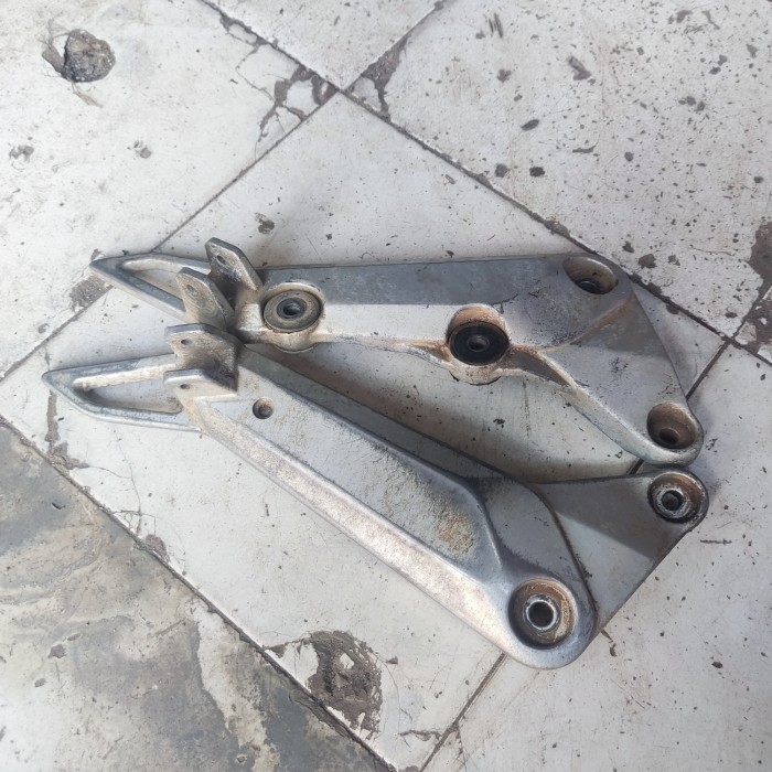 dudukan foot step footstep belakang kanan kiri smash old ori original