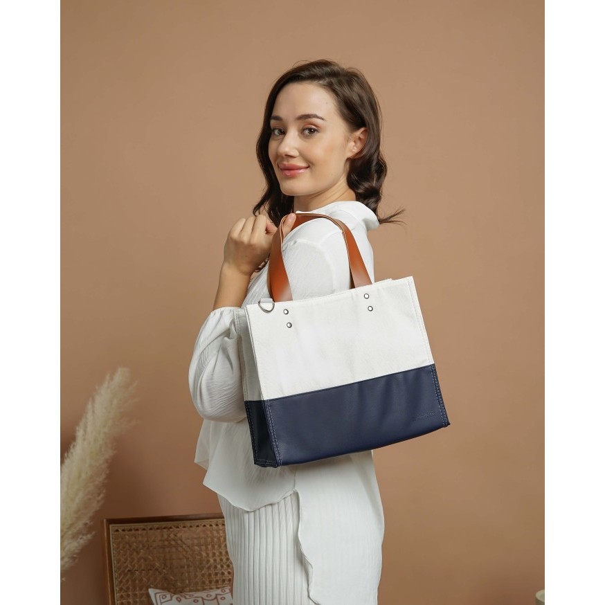 

Hampers / Parcel / Kado - Premium Canvas Bag / Tas Canvas - Luckybite