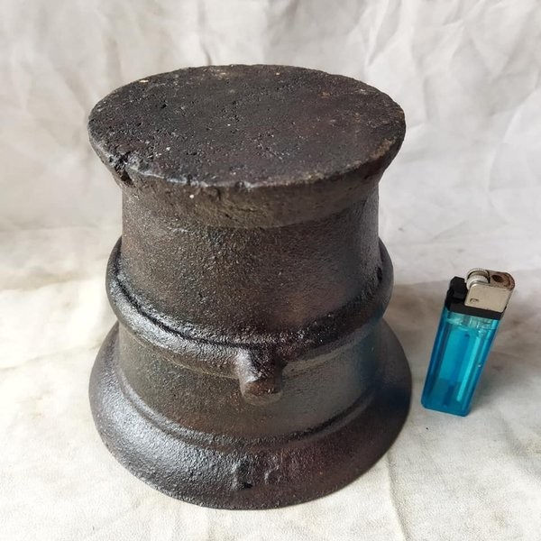 Tebaru Pajangan Vintage Lumpang Besi Kuno tanpa ALU Berkualitas