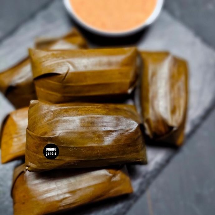 

Lontong/Arem Arem Kentang Wortel Bumbu Kacang (Isi 10) Frozen Original