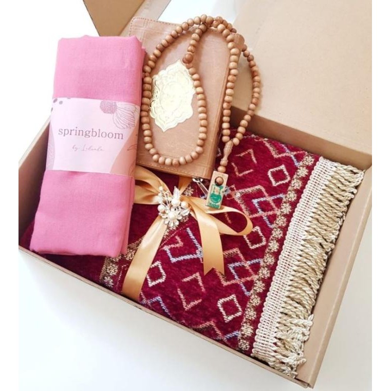 

Paket Hampers Premium 4 In 1/ 5 In 1 Sajadah Tasbih Alquran Idul Fitri Original Dan Terpercaya
