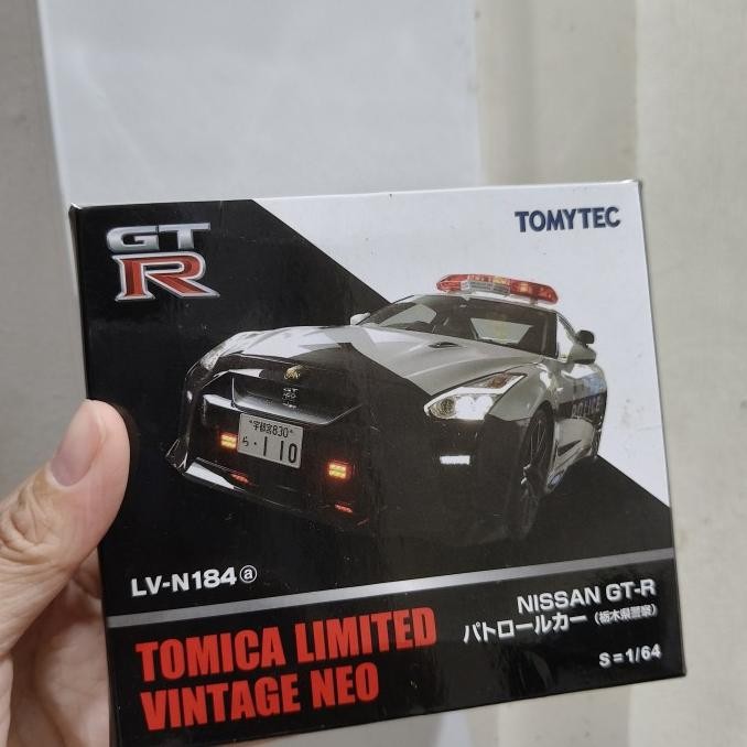 Tomica limited vintage neo nissan gtr tomytec