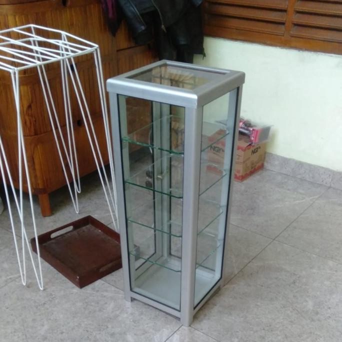 Etalase Kaca Pajangan Jam Tangan