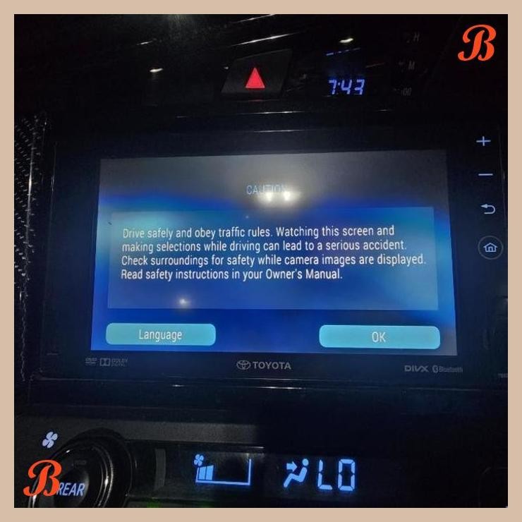 | SNP | HEAD UNIT INNOVA REBORN VENTURER & Q TV ORIGINAL OEM TOYOTA DVD USB BT